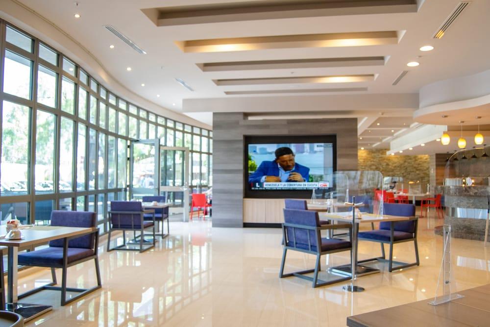 Hilton Garden Inn Leon Poliforum Екстер'єр фото