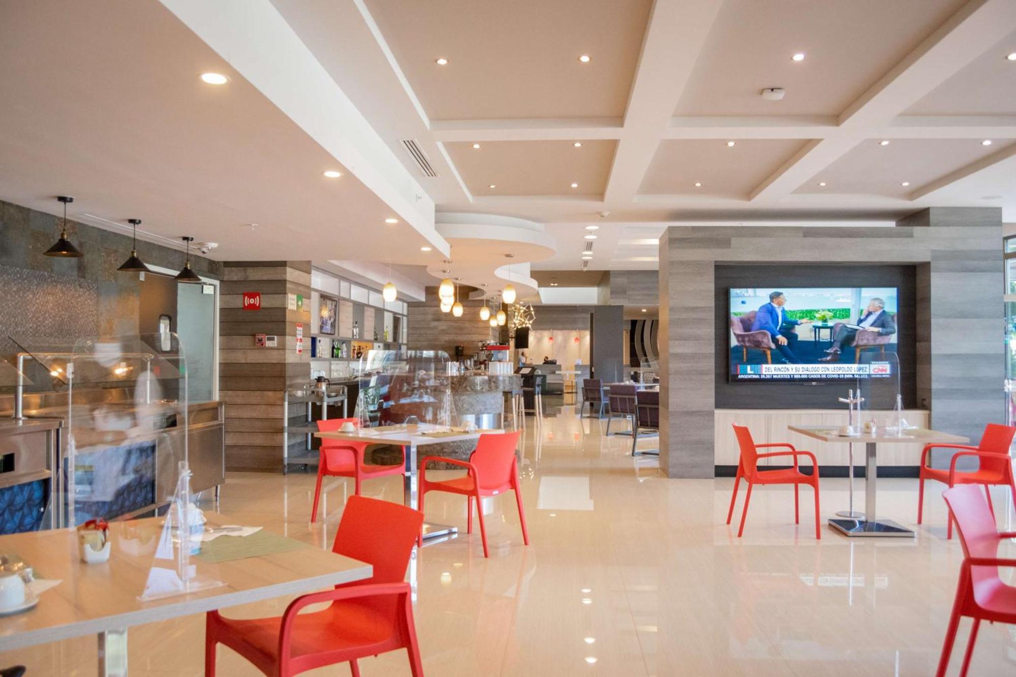 Hilton Garden Inn Leon Poliforum Екстер'єр фото