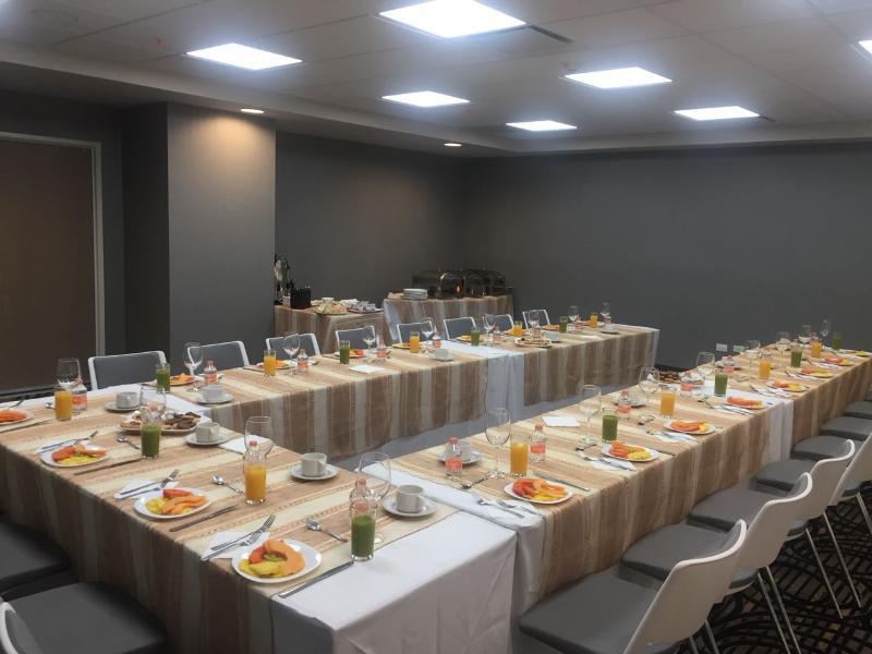 Hilton Garden Inn Leon Poliforum Екстер'єр фото